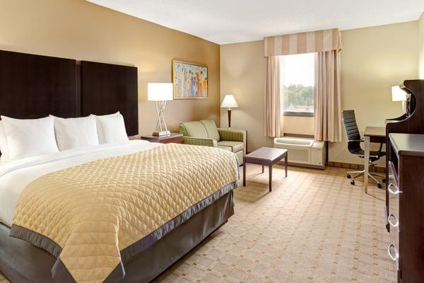 Wyndham Garden Shreveport - Club Level King Guest Room