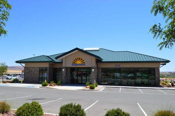 Metal roof for a bank