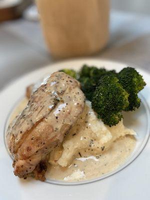 Airline chicken breast, mashed potatoes and broccoli