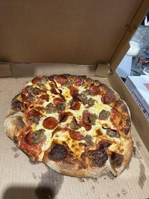 16" Pepperoni and sausage pizza