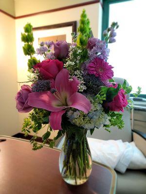 Truly stunning! Big, beautiful, fresh blooms that smell divine. Thank you for cheering up a drab hospital room.