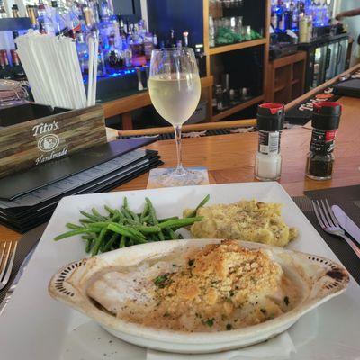 American cod with mashed potatoes and hericovert.