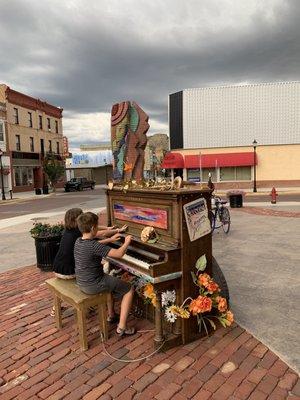 Public piano outside Tutti Scoops