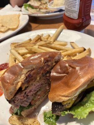 Bacon cheeseburger with fries