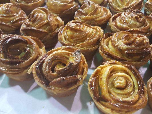 Flaky Apple Rose Individual