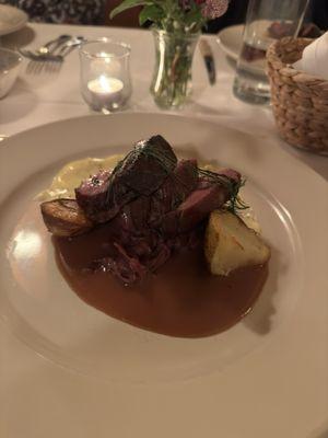 Ribeye, potato's and red cabbage