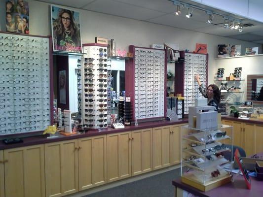 Fabulous staff with large selection of frames.