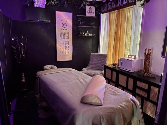 Massage room and table