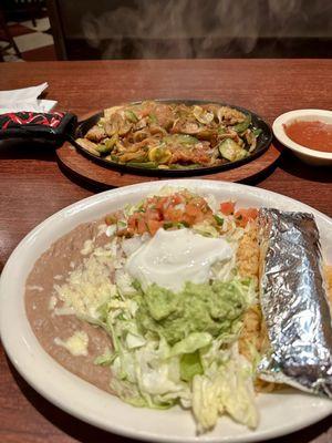 Delicious veggie fajitas and all the fixings!