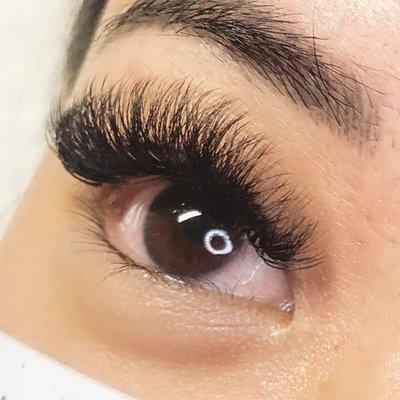 Volume Lashes 
 Book at Clubbaybeautybar.com or @Club_Bay