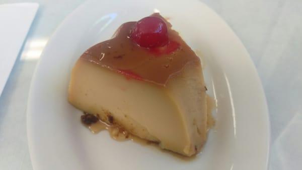 Flan: Caramel custard dessert