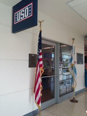 USO located in the relatively quiet Concourse C. Great place for military personnel and their families to relax between flights.