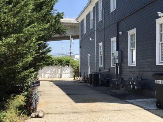 Down the alleyway to yoga