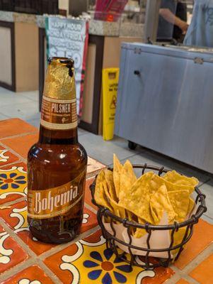 Chips and cerveza