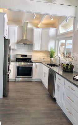 Thank you for sharing those pictures of your beautiful kitchen!