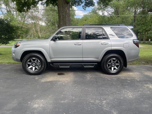 Side view of 2024 Toyota 4Runner Off Road Premium