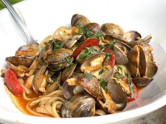 Linguine clams