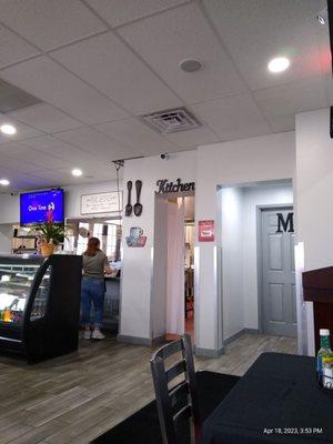 Entrance to kitchen.