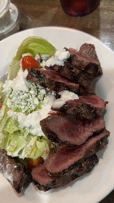 Steak wedge salad