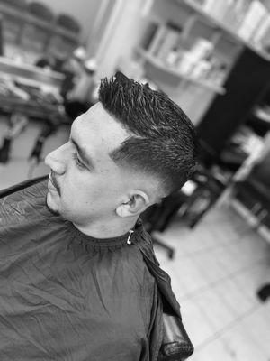 Estilo Unico Beauty & Barber