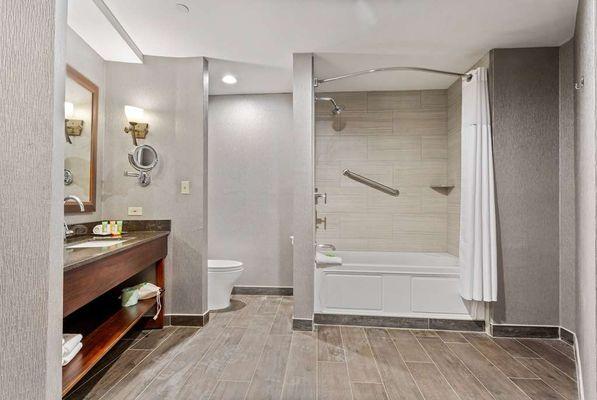 Guest room bath