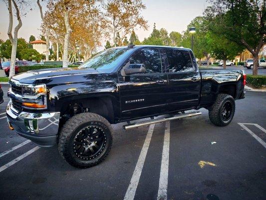 2018 Silverado 7" Maxtrack Lift with Kanati 35's on ProComp 20's