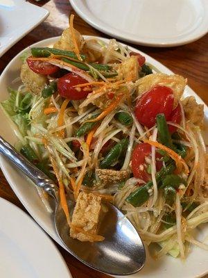 Papaya salad with tofu