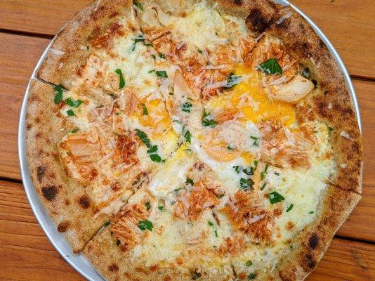 House Kimchi, Mozzarella, Eggs Pizza | Instagram: @telephonesmoothie