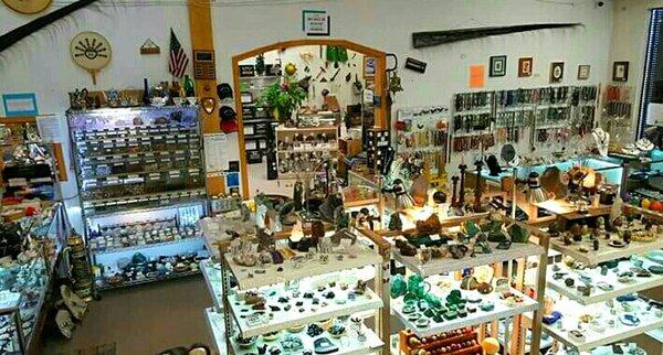 Explore rocks, minerals, fossils, polished stones, meteorites, jewelry, and more! We cut, drill, polish, and make custom jewelry on site!