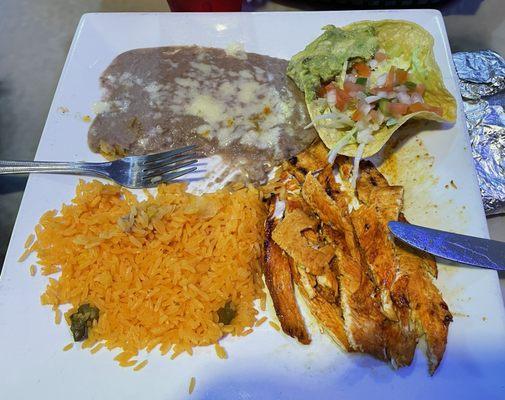 El Tequila Especial (Lunch), thin chicken w/ rice, refried beans and salad.