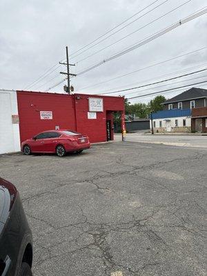 New grocery on E Fifth, just east of Casady Avenue