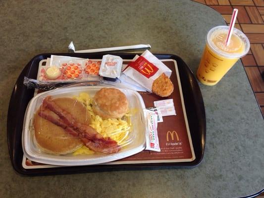 Big breakfast with hot cakes, extra bacon and an extra hash brown!