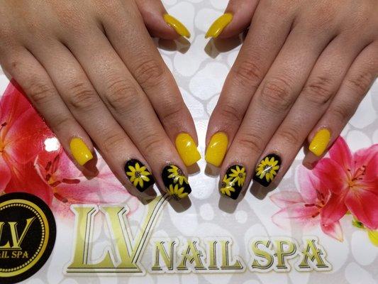 Sunflower nails.