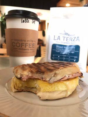 Latte, bag of freshly ground coffee and a deeeeelightful breakfast sammy.