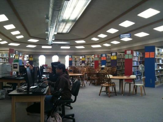 Library has computers for public use, wi-fi, and a large Spanish language collection.