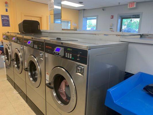 Longfellow Plaza Laundromat & Drycleaners