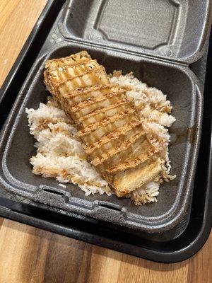 Tofu Teriyaki Bowl comes with nothing although the picture menu above the counter shows it with veggies. Total disappointment