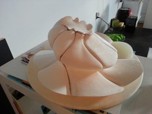 Upholstered 3-D model of a clam as showpiece for jewelery at a Manhattan gallery. We worked with SU-11 Architect+Design