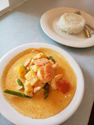 Pineapple curry with shrimp