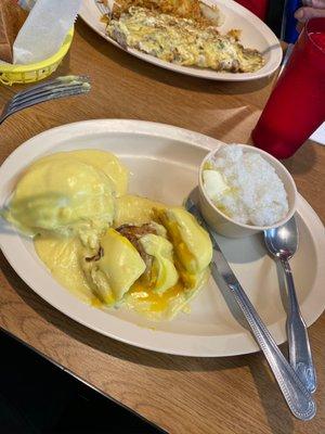 Eggs Benedict w/ Grits