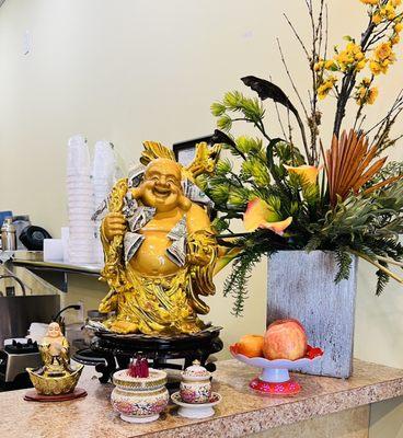 Buddha with money offerings and fruit offerings