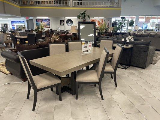 Contemporary Table set