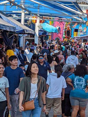 You know what I love about the fair? so many people and all of them smiling. Well, almost all.