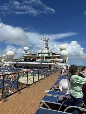 Lido deck (deck 9)