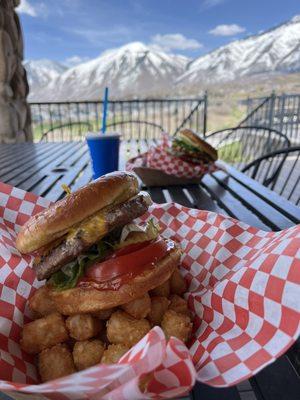 Cheeseburger with dirty rotten lettuce inside.....cold tater tots