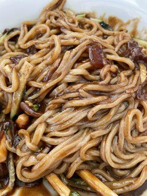 Noodles with black bean sauce and seafood