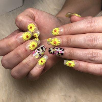 Acrylic nails with some pretty confetti and flowers!