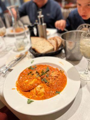 Cheese Ravioli with Vodka Sauce