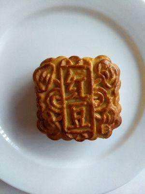 Red bean mooncake