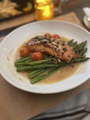 Organic Salmon with asparagus